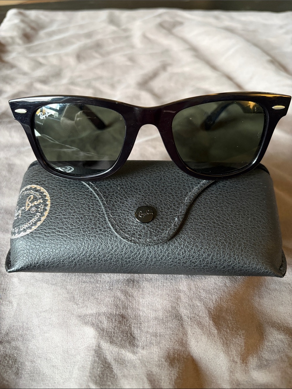 Ray-Ban Wayfarer Ease Sunglasses (Like New)